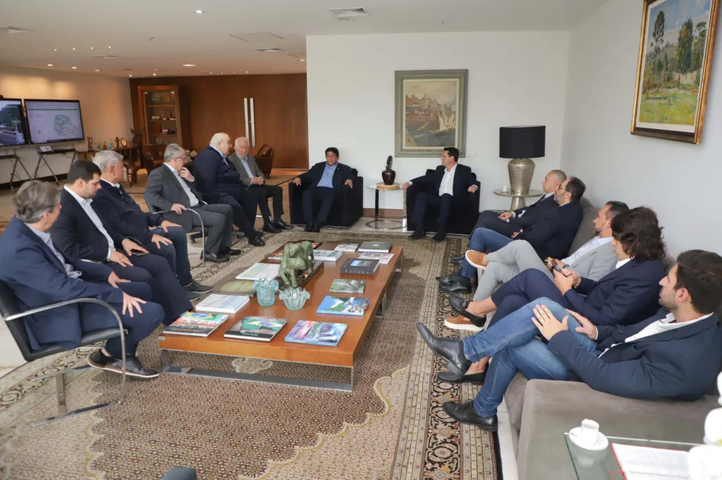 Com segurança reforçada, Ratinho Junior apoia volta da Seleção a Curitiba após duas décadas 7 governador presidente da cbf 05 09 24 8