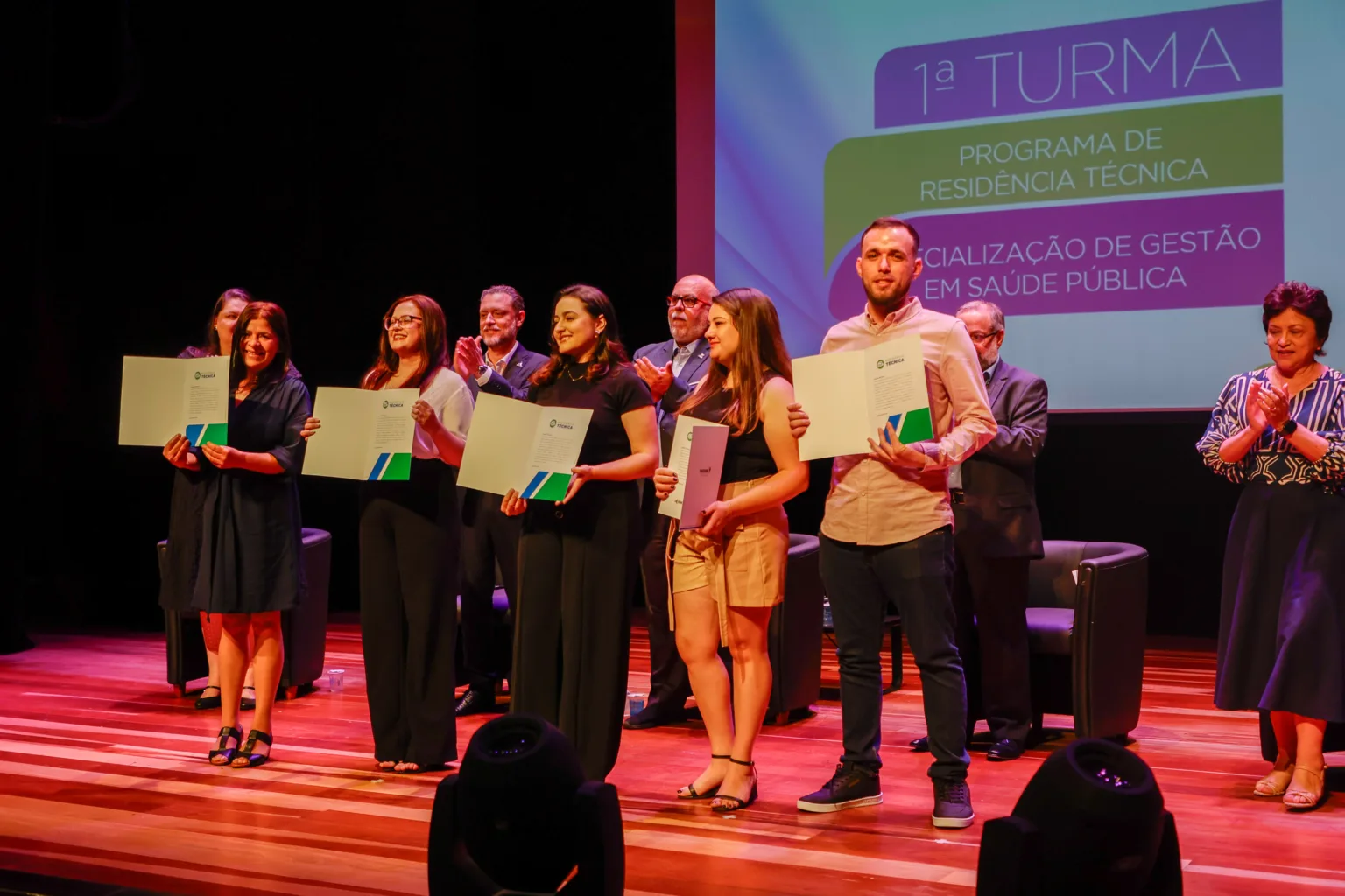 Ao todo, 68 profissionais de diferentes áreas do conhecimento finalizaram as atividades práticas da residência neste mês.