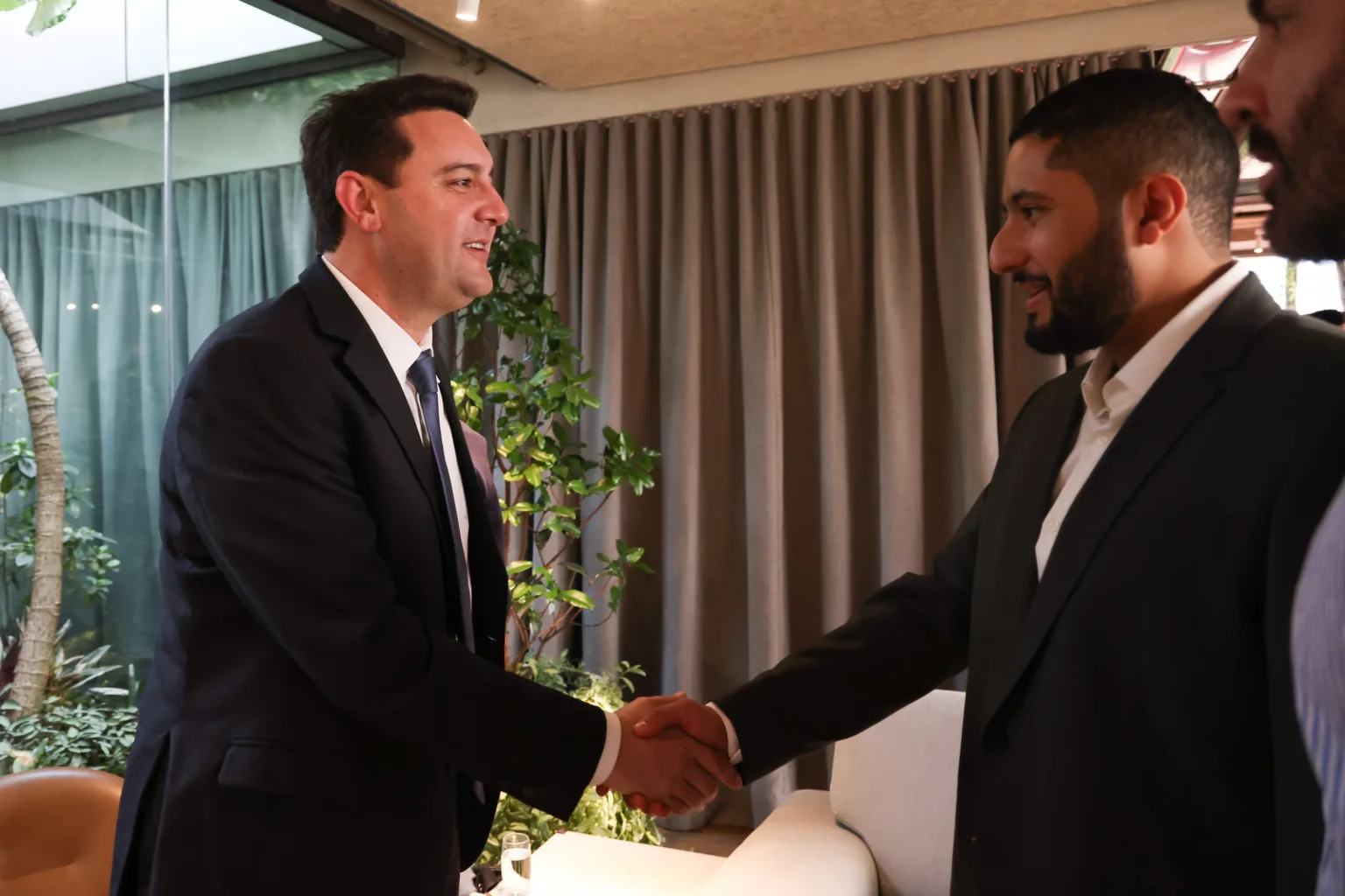 Ratinho Junior mostra potenciais econômicos do Paraná a príncipe da Arábia Saudita