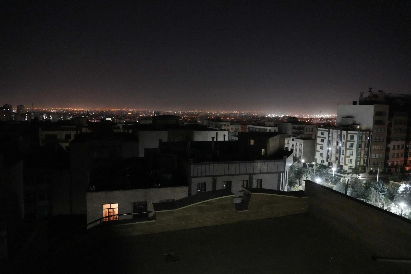 Uma vista de Teerã, capital do Irã, é vista no início do sábado, 26 de outubro de 2024.