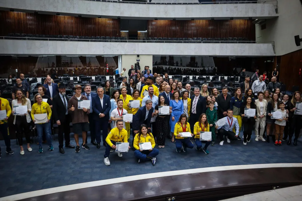 Paranaenses que participaram dos Jogos de Paris são homenageados na Assembleia 11 img 1304