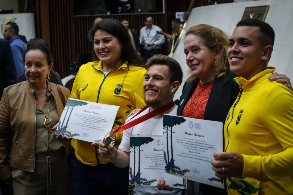 Paranaenses que participaram dos Jogos de Paris são homenageados na Assembleia 6 img 1306