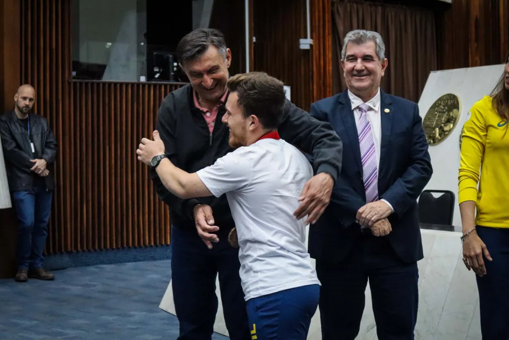 Paranaenses que participaram dos Jogos de Paris são homenageados na Assembleia 7 img 1307