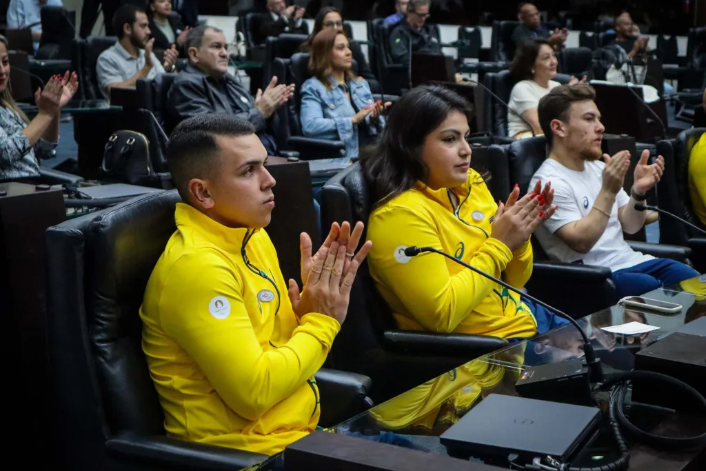 Paranaenses que participaram dos Jogos de Paris são homenageados na Assembleia 4 img 1309
