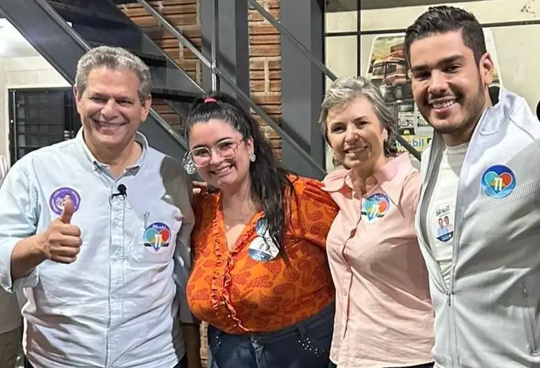 Prefeito eleito Silvio Barros, sua neta, Bianca, a vice-prefeita eleita Sandra Jacovós e Luiz Neto