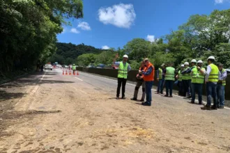 Defesa Civil Estadual acompanha situação da queda de rochas na BR-277