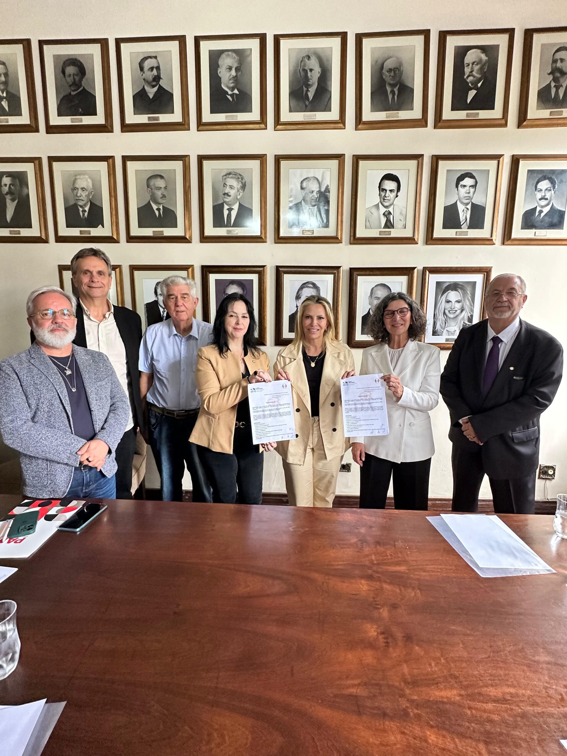 Assinatura de convênio entre Associação Giuseppe Garibaldi e Centro Cultural Dante Alighieri garante curso de italiano, no Centro Histórico de Curitiba