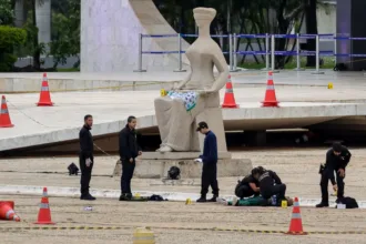 Explosões ocorridas na Praça dos Três Poderes