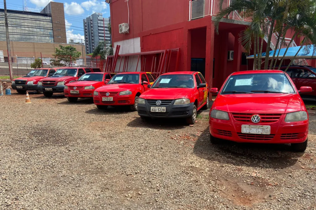 Governo do Estado lança edital para leilão de 312 veículos inservíveis e sucatas 8 patio do ccb maringa 0
