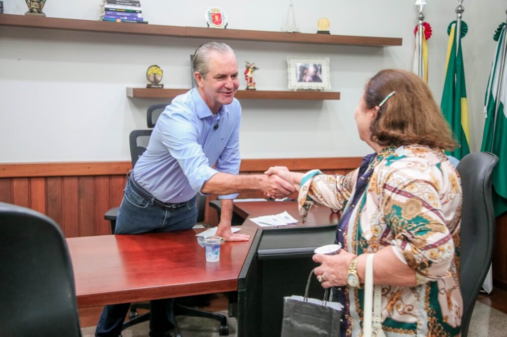 Prefeito Ulisses Maia atende comunidade durante Gabinete Aberto e reforça gestão participativa 3 160a214f b5a0 4ed5 b8ed 6dd4c5974e35