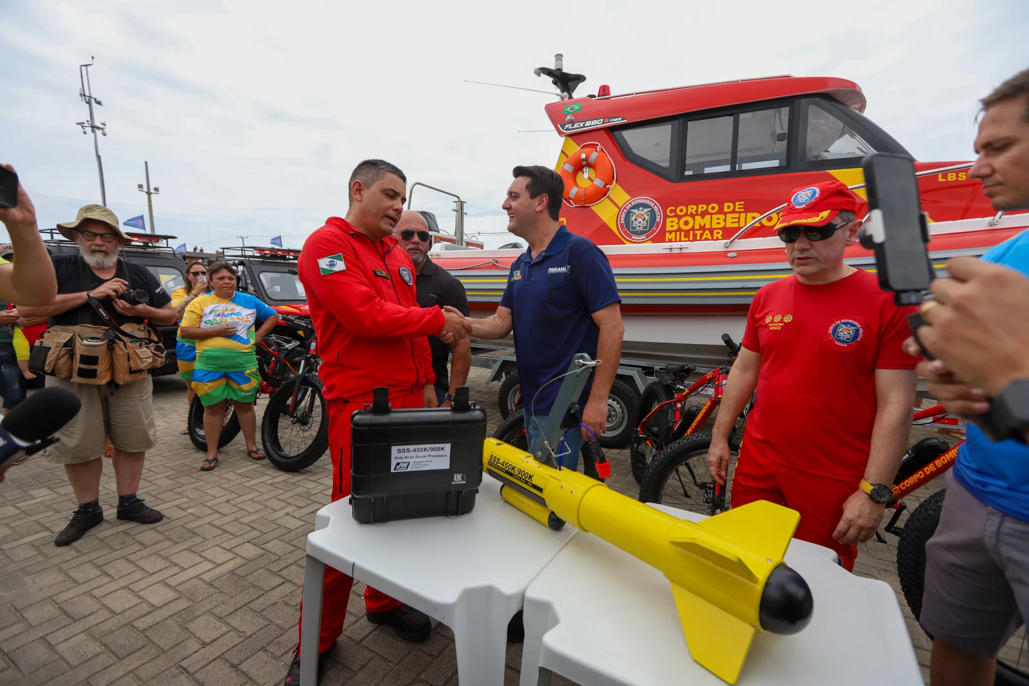 Verão Maior Paraná: com sonar, drones e lanchas, bombeiros reforçam estrutura contra afogamentos