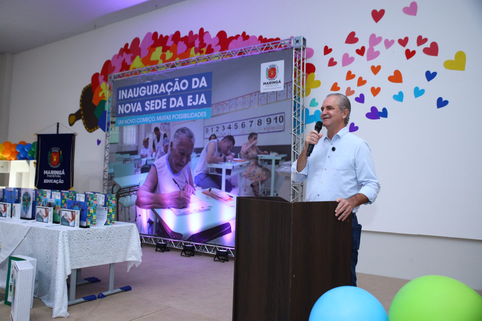 O prefeito Ulisses Maia participou da cerimônia de entrega do novo espaço e destacou a importância da EJA para alfabetização de jovens e adultos (Crédito: Fábio Reina / PMM)