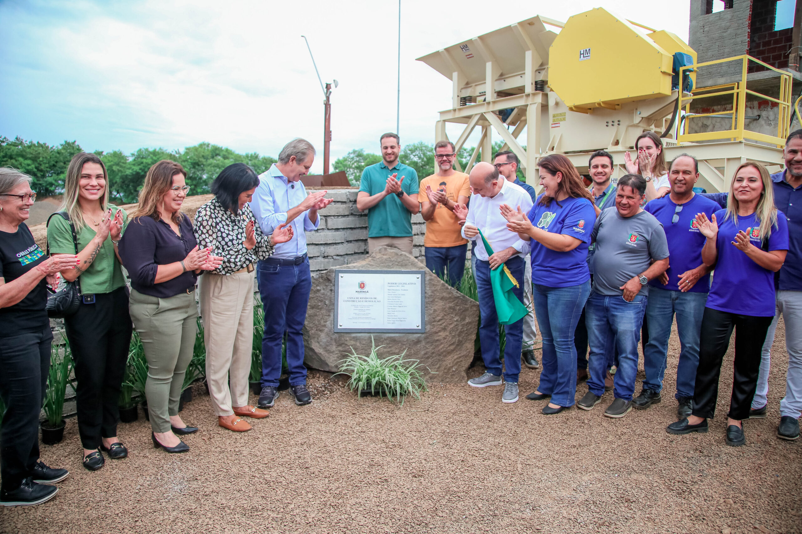 Prefeitura inaugura usina que vai transformar resíduos de construção civil em materiais para manutenção de estradas rurais