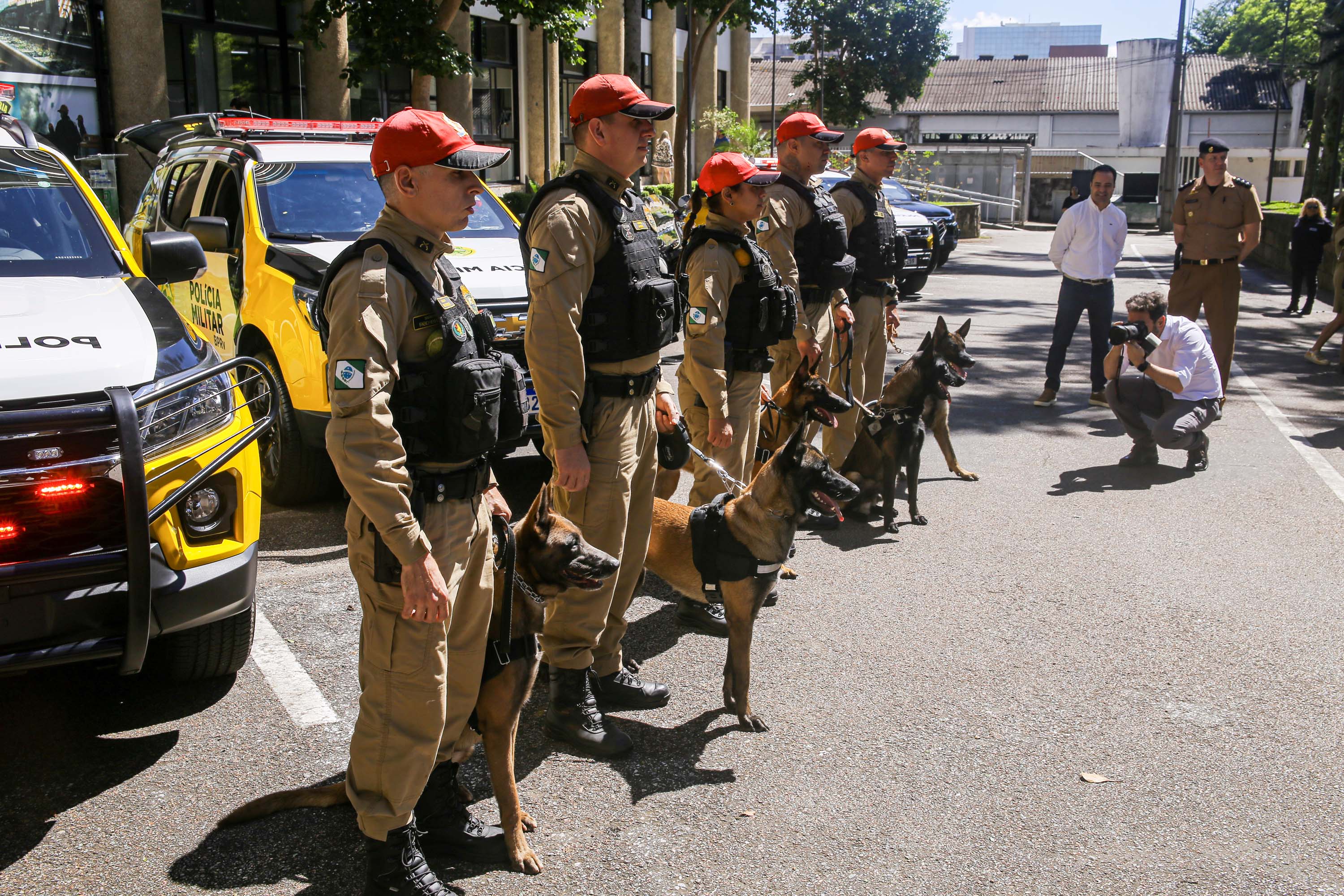 Reforço nas estradas: DER/PR entrega 36 viaturas e 5 cães ao Batalhão de Polícia Rodoviária Foto: Rodrigo Felix Leal/SEIL