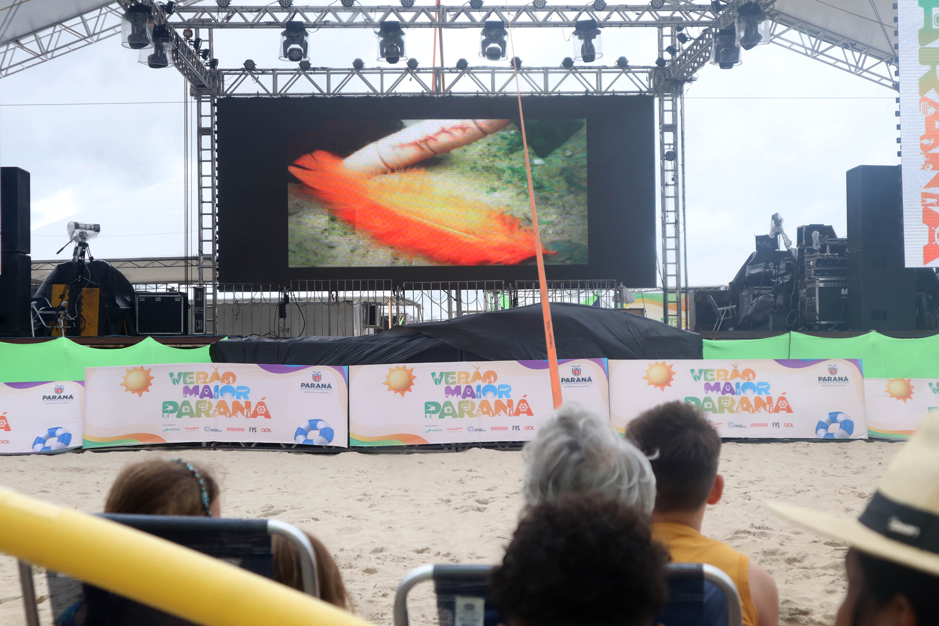 Cinema na Praia garante diversão e educação ambiental a crianças no Verão Maior Paraná