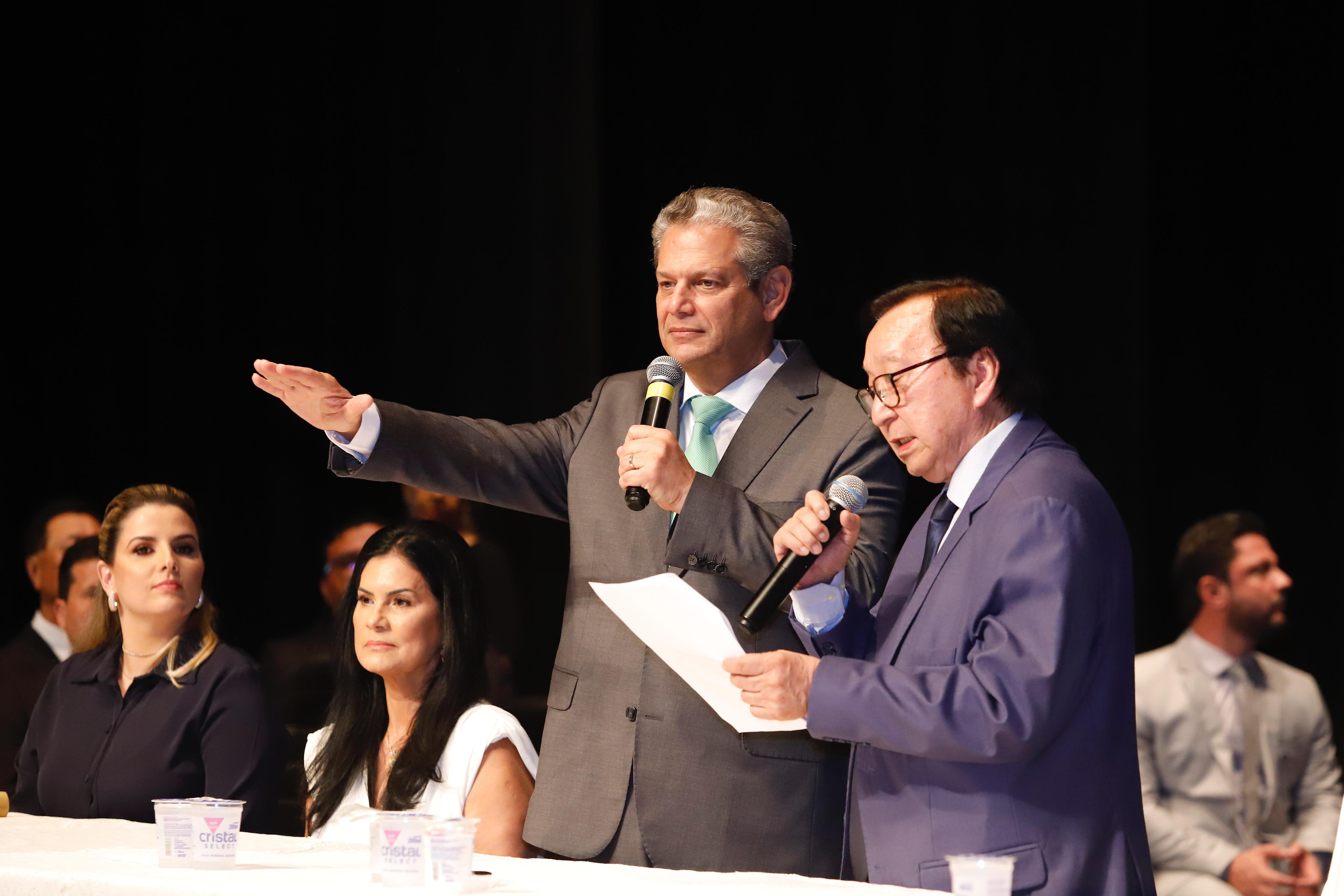 Silvio Barros tomou posse para o terceiro mandato como prefeito de Maringá.