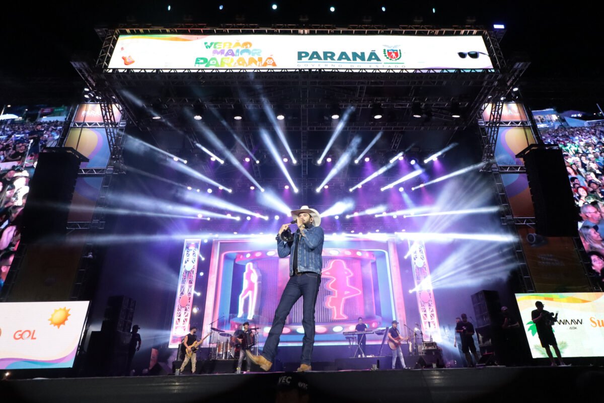 Sertanejo Loubet leva 19 mil pessoas à Arena Verão Maior de Pontal do Paraná 13 20250111 agb loubet verao maior 10