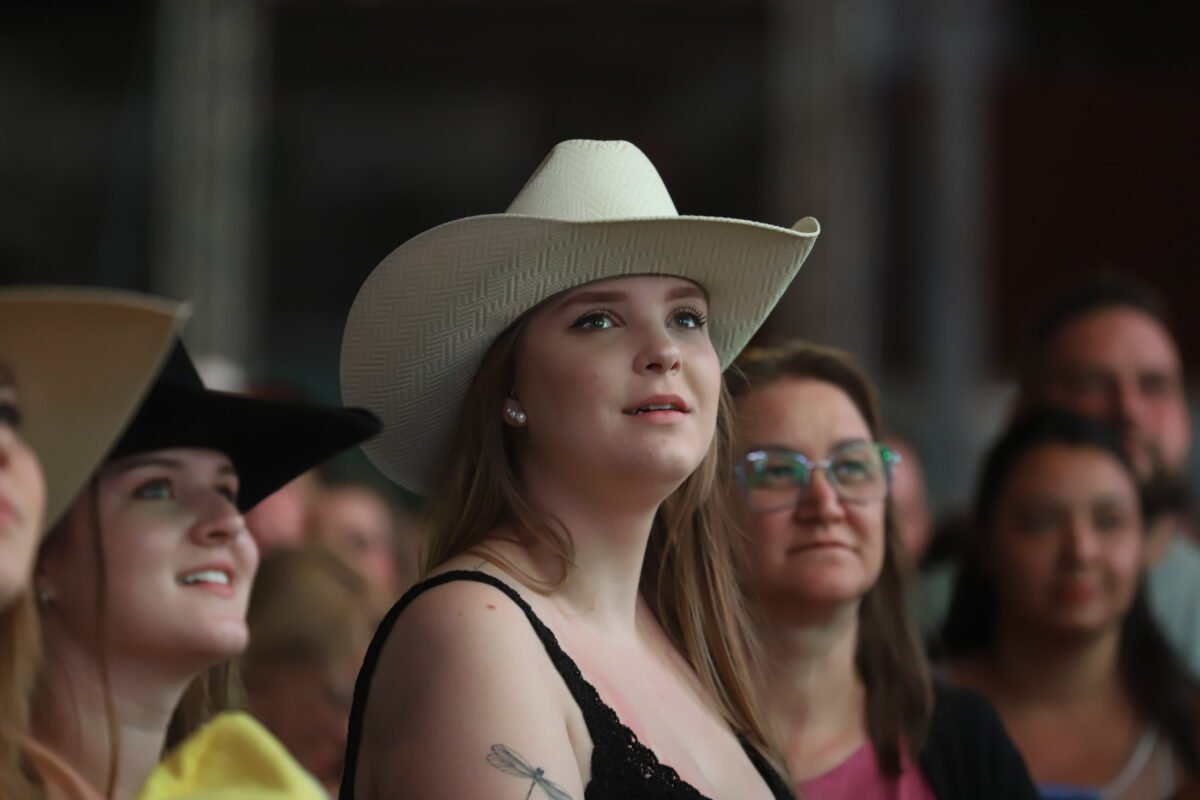 Sertanejo Loubet leva 19 mil pessoas à Arena Verão Maior de Pontal do Paraná 3 20250111 agb loubet verao maior 13