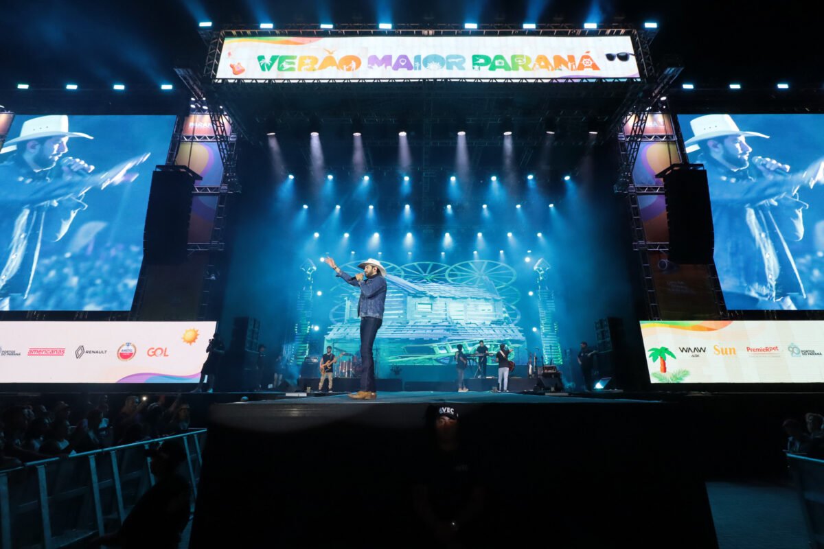 Sertanejo Loubet leva 19 mil pessoas à Arena Verão Maior de Pontal do Paraná 5 20250111 agb loubet verao maior 17