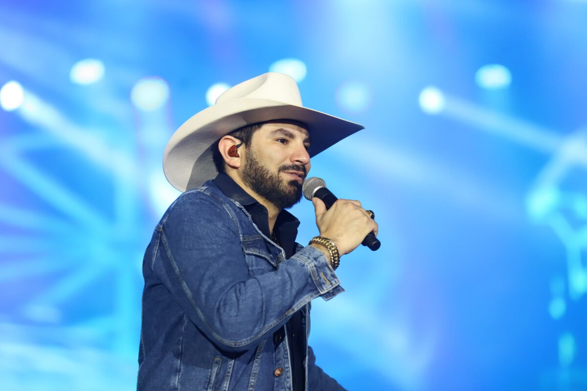 Sertanejo Loubet leva 19 mil pessoas à Arena Verão Maior de Pontal do Paraná 12 20250111 agb loubet verao maior 30