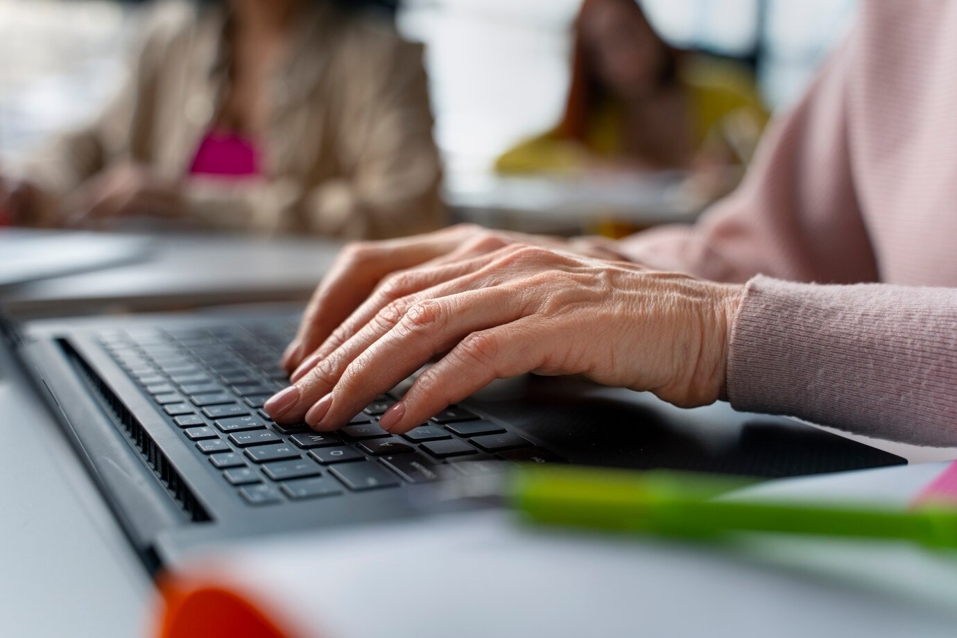 As aulas ocorrerão entre os dias 28 de janeiro e 27 de fevereiro, das 19h às 22h, na sede Amtech (Crédito: Freepik)