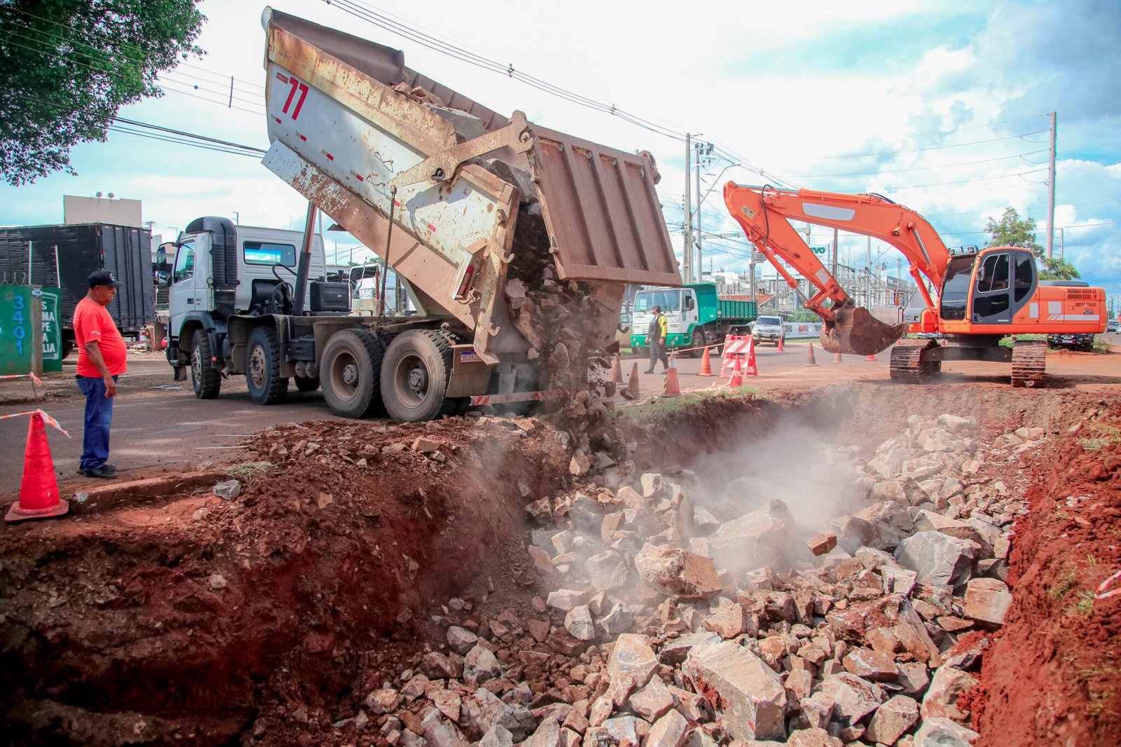 Obras para solucionar alagamentos na Avenida Morangueira