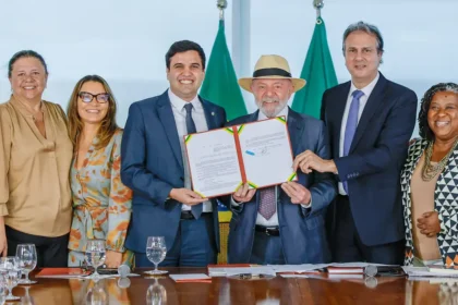 lei que restringe uso de celular em escolas vai entrar em vigor neste ano letivo