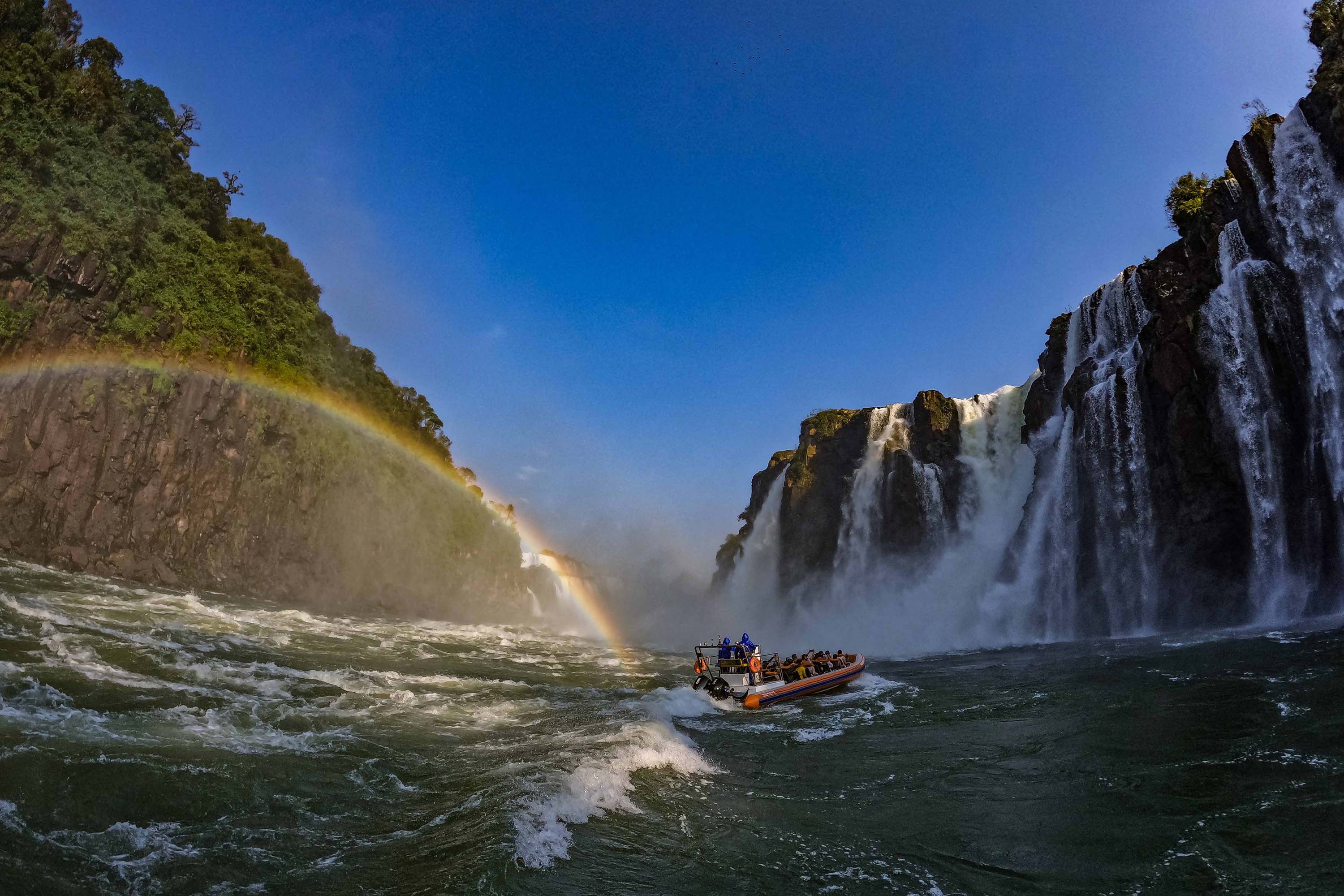 894 mil turistas estrangeiros: Paraná foi o 3º principal destino no Brasil em 2024