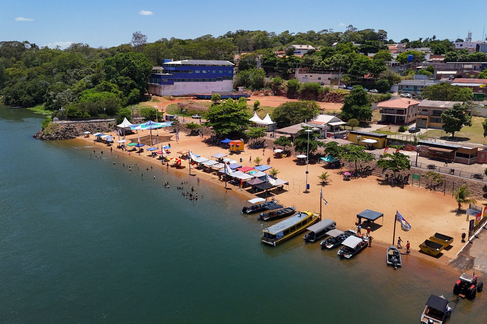 Prainhas do Noroeste ganham fama nacional e atraem turistas de todo o Brasil