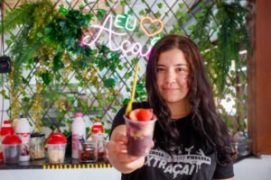 yasmin medeiros sub encarregada de uma loja de acai 02