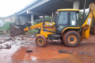 Após o forte temporal que atingiu a cidade na tarde desta terça-feira, 18, os servidores municipais seguem nas ruas para realizar a limpeza e sinalização das vias (Crédito: Divulgação / PMM)