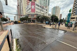 As equipes realizaram melhorias no pavimento do cruzamento da Avenida Horácio Raccanello com a Rua Piratininga neste sábado, 22. (Crédito: PMM)