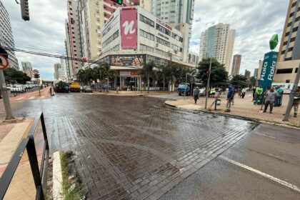As equipes realizaram melhorias no pavimento do cruzamento da Avenida Horácio Raccanello com a Rua Piratininga neste sábado, 22. (Crédito: PMM)