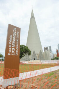 Obras do Eixo Monumental no estacionamento da Catedral de Maringá