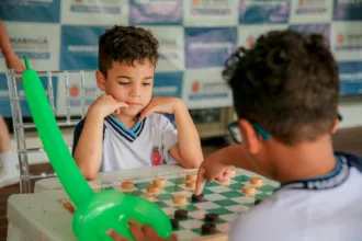 Mais de 200 alunos da Escola Municipal Professora Benedita Natália participaram da ação nesta quinta-feira, 27 (Crédito: Rafael Macri / PMM)