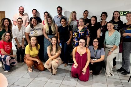 A reunião preparatória contou com a presença de integrantes das bibliotecas do município, clubes de leitura, produtores literários e da Academia de Letras de Maringá