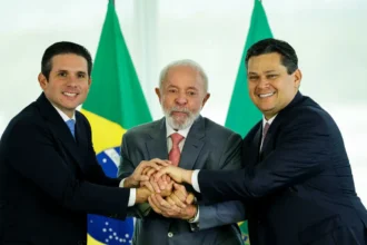 Hugo Motta (Republicanos-PB), presidente da Câmara dos Deputados, presidente Luiz Inácio Lula da Silva e o presidente do Senado Federal e do Congresso Nacional, Davi Alcolumbre (União Brasil-AP)