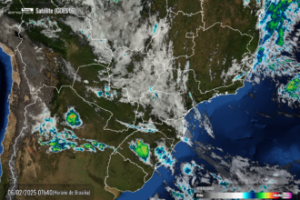 Mapa do Paraná com nuvens de chuva