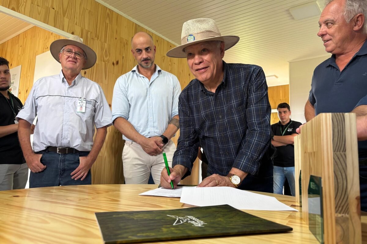 Paraná oficializa doação de 100 casas rurais sustentáveis para o Rio Grande do Sul 6 whatsapp image 2025 02 12 at 17.42.42 0