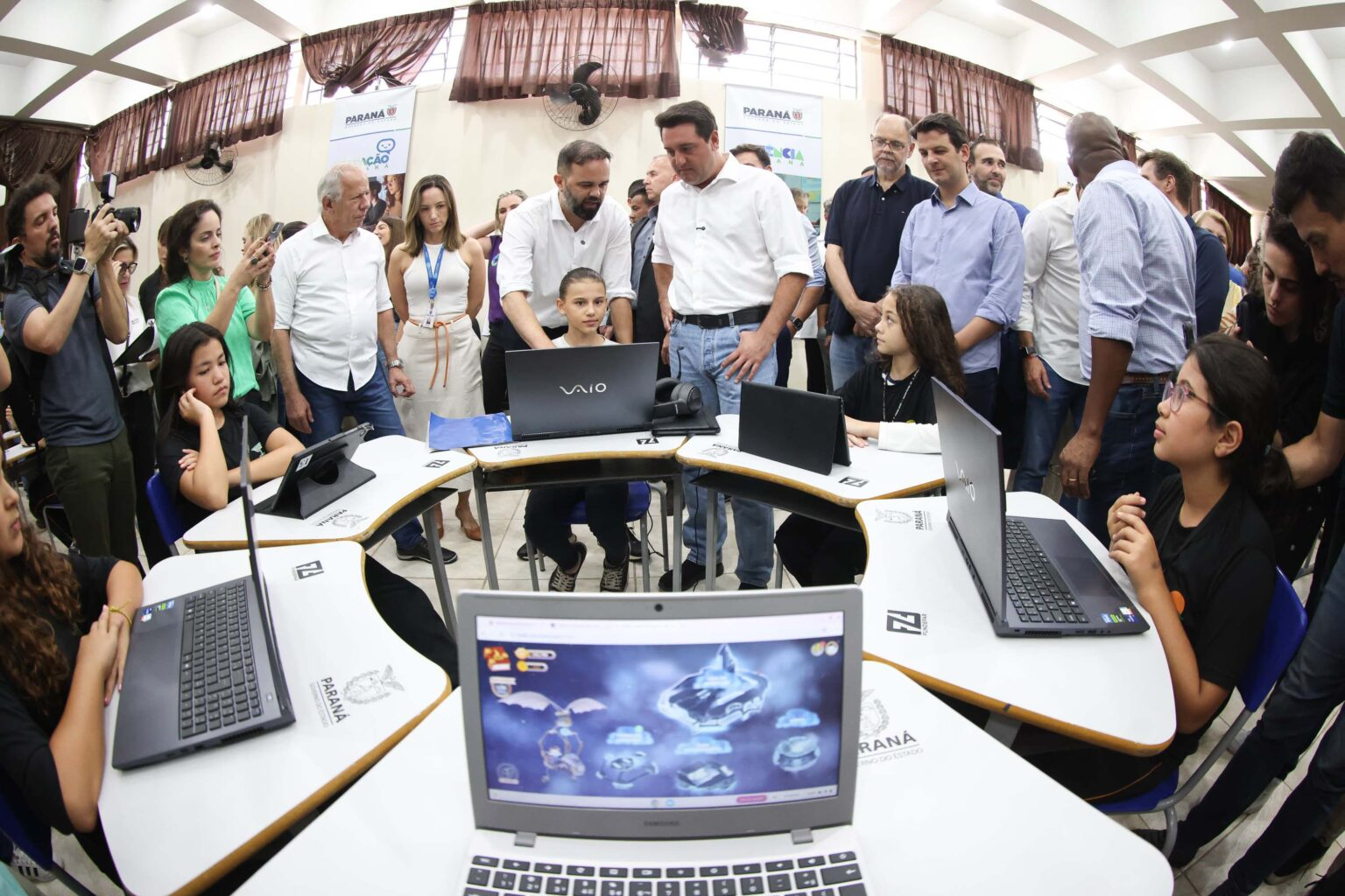 Paraná lança pacote pioneiro de serviços digitais com IA em parceria com o Google