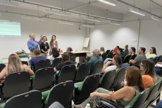 Entre os temas discutidos, destacam-se o plano de atenção às pessoas com deficiência e a regulamentação do Tratamento Fora de Domicílio (Crédito: Keila Marques/PMM)