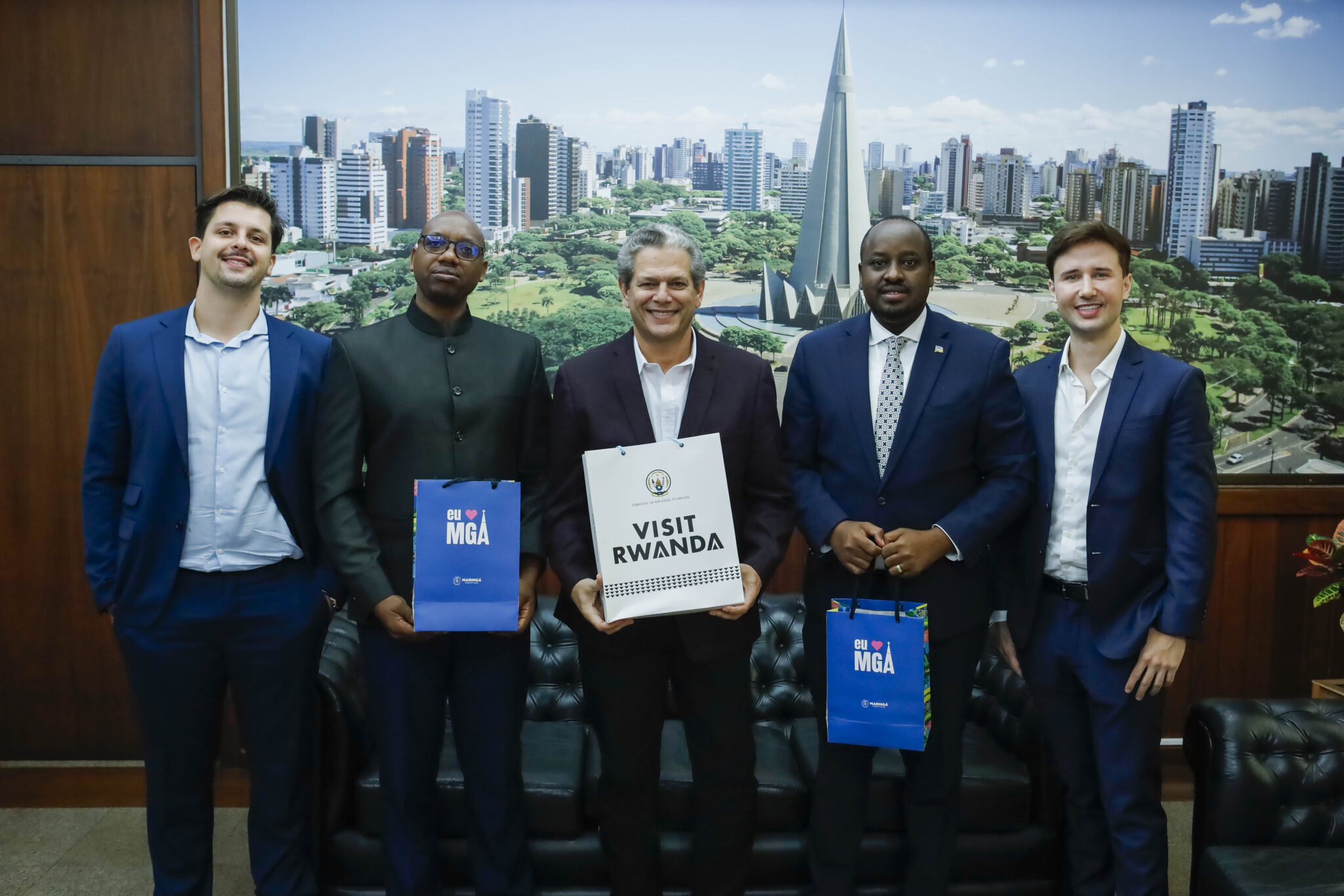 Embaixador de Ruanda visita a Prefeitura de Maringa