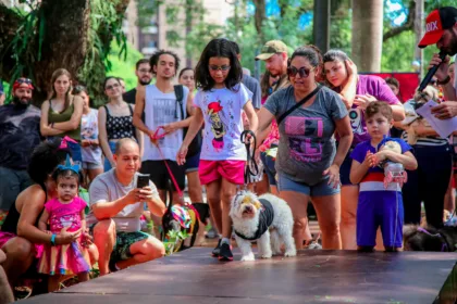 Primeiro ‘CarnaPet’ da Prefeitura de Maringá anima domingo de Carnaval