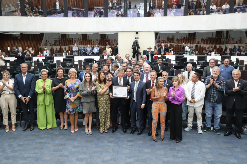 Assembleia Legislativa do Paraná entrega Menção Honrosa a Renato Adur 2 image 45