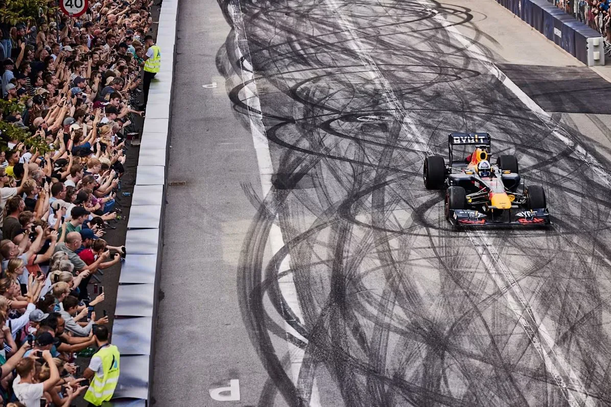 Fórmula 1 e outras modalidades: Red Bull Showrun traz muita adrenalina a Curitiba no sábado 10 imagem redbull1