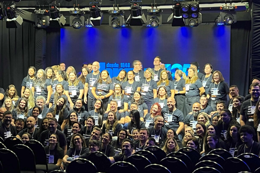 150 agentes de viagens participam de convenção em Foz do Iguaçu
