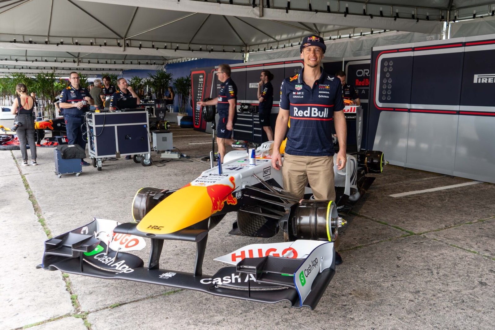 Red Bull Showrun: com motores já ligados, pilotos falam da emoção de estar no Brasil 5 patrick friesacher piloto