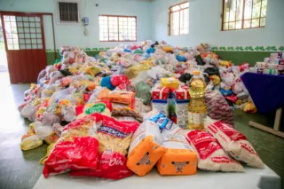 23 toneladas de alimentos foram arrecadadas durante o Carnaval de Maringá 2025 (Crédito: Rafael Macri/PMM)