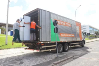 Defesa Civil Estadual envia ao Rio Grande do Sul 1,4 mil itens de escritório doados pelo TCE