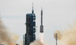 A missão Shenzhou-20 vai decolar do centro de lançamento de Jiuquan com três astronautas a bordo